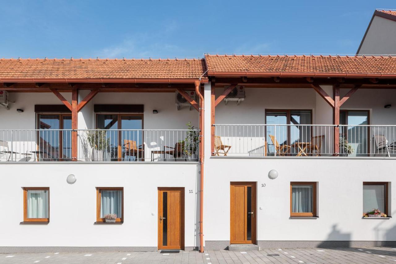 Rezidence Konevova, Mikulov Apartment Bagian luar foto